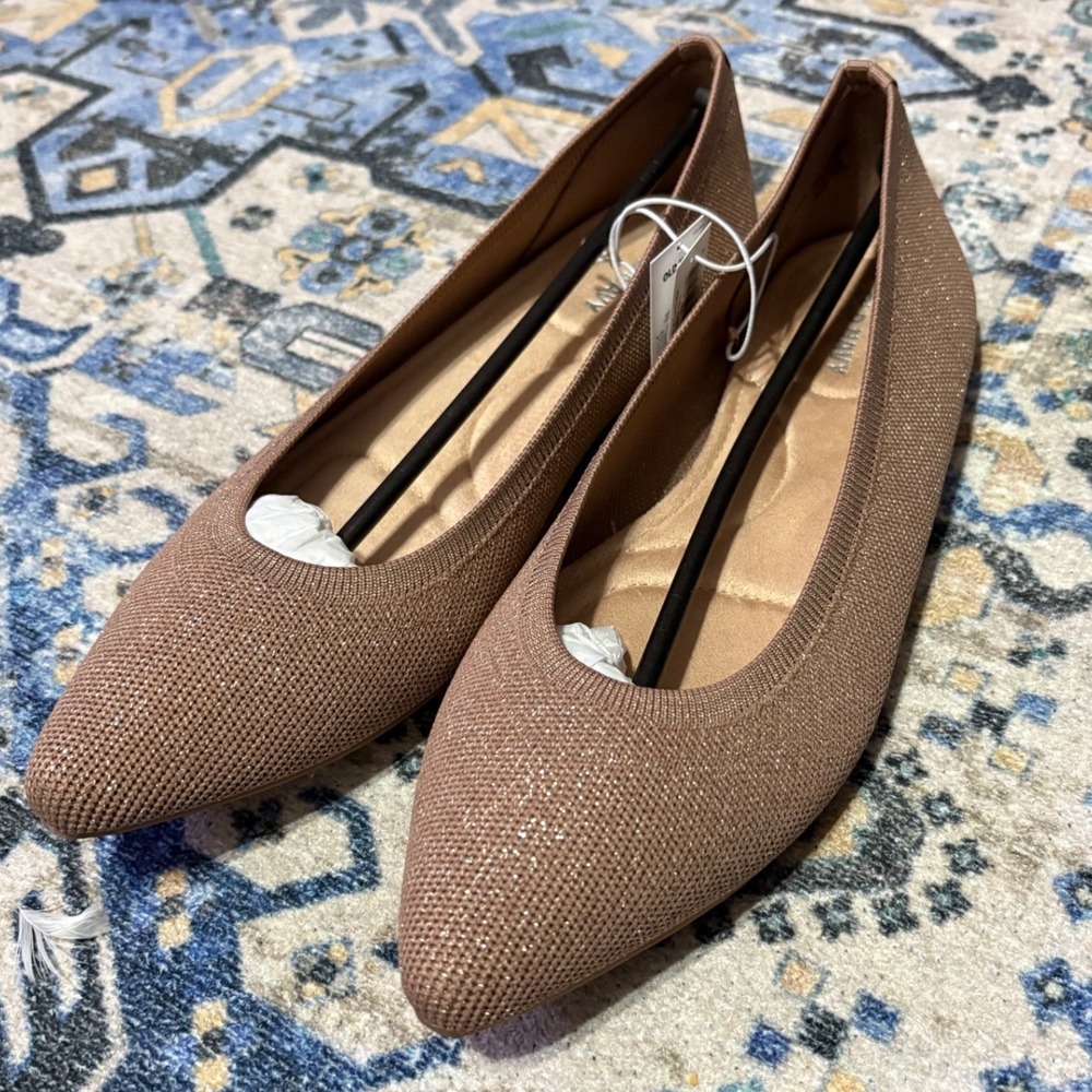 NWT Old Navy Textured Knit Pointy Toe Ballet Flats in Cocoa Fawn Metallic Size 8 - Picture 3 of 13